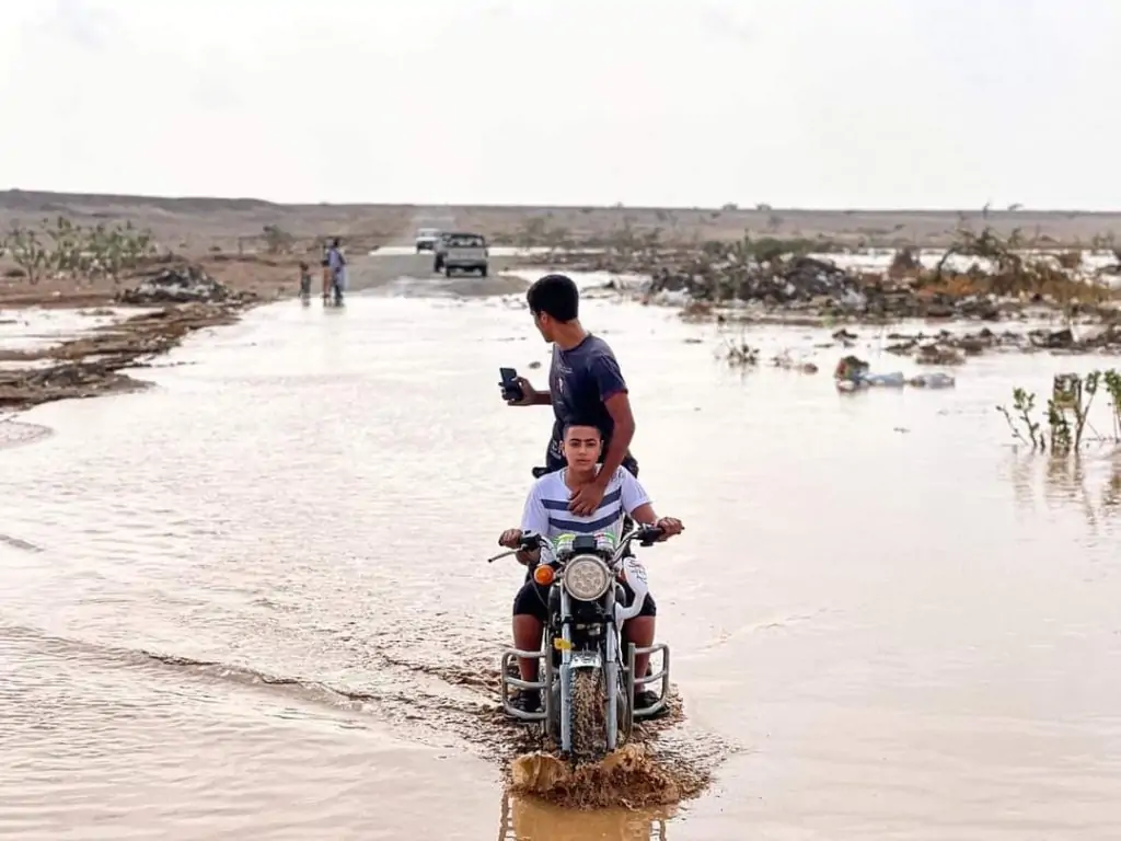 أمطار غزيرة على مدينة شلاتين