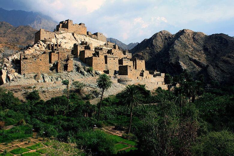 6- قرية ذي عين الأثرية Dhi Ain Village - موقع الزهراء.