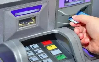 هتخصم منك كام || خصم رسوم جديدة للسحب النقدي والإيداع من ماكينات الصراف الآلي ATM في 15 بنكا.. اعرف المبلغ