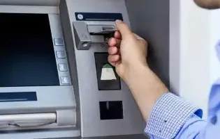 “عشان مترجعش تعيط” اعرف التصرف الصحيح عند تعطل الـ ATM وتسلم رسالة هاتفية بسحب الأموال