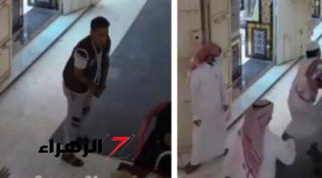 “حادثة مستحيل عقلك يستوعبها” لسعودي يطلق النار داخل أحد الأسواق باتجاه محل أحد المواطنين.. وما قام به لا يصدقة عقل!!