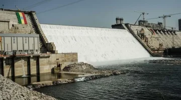 ضربة لإثيوبيا.. ظهور بحيرات مياه عذبة جديدة في مصر وسيول كبيرة بجوار السد العالي