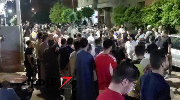 وصول أشرف زكى وعصام السقا لكفر القصار لتشييع جنازة حسام شوقى ومحمود كمال وفتحى إسماعيل