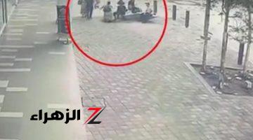 “الأرض انشقت وبلعتها”.. أرض تبتلع سيدة بطريقة مرعبة وسط ذهول الجميع.. مشهد صادم بكل المقاييس!!