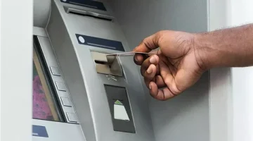 “اوعي حد يضحك عليك”.. اعرف رسوم السحب والاستعلام من ماكينات الـ ATM