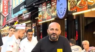 بعدما أهانهم في فيديو سابق.. شاهد: صاحب مطعم تركي يعتذر للعرب: أرجوكم تعالوا غرقنا في الديون حتى حلقنا