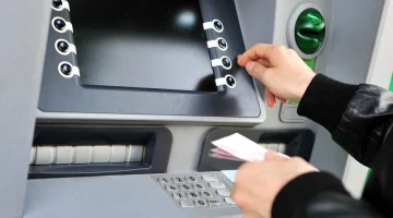 فكرة عبقرية!! كيف تسحب أموالك من ماكينات الـATM بدون فيزا أو كارت؟ إليك السر الجهنمي!