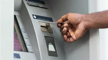 رسوم السحب والاستعلام وحدود السحب اليومي من ماكينات الصراف الآلي الـ ATM .. “هيتخصم منك كام؟”