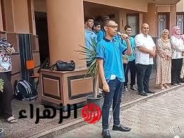 ضجة كبيرة … فيديو لطالب مصري يثير الجدل بسبب مافعله أثناء النشيد الوطني في الإذاعة المدرسية صباحا