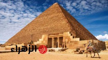 مدير عام آثار الجيزة يكشف حقيقة قيام عمال بإزالة طبقة أسمنتية من الهرم