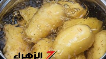 فيها سم قاتل لعيالك وانتي مش عارفه.. خطأ شائع تفعله والامهات عند سلق البطاطس يؤدي الى وفاة ابنائها… اعرفه بسرعه قبل فوات الأوان!!!