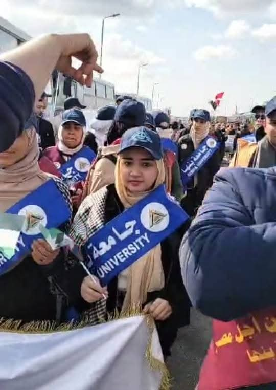 طلاب جامعة بنها بمعبر رفح