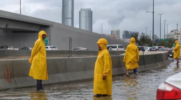 بسبب الأمطار .. إعرف حقيقة تعليق الدراسة غداً في المملكة نظراً لحالة الطقس شديد البرودة و الأمطار