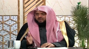 هل يجوز القراءة من الجوال في صلاة الفريضة؟.. بالفيديو: الشيخ راشد المطوع يجيب