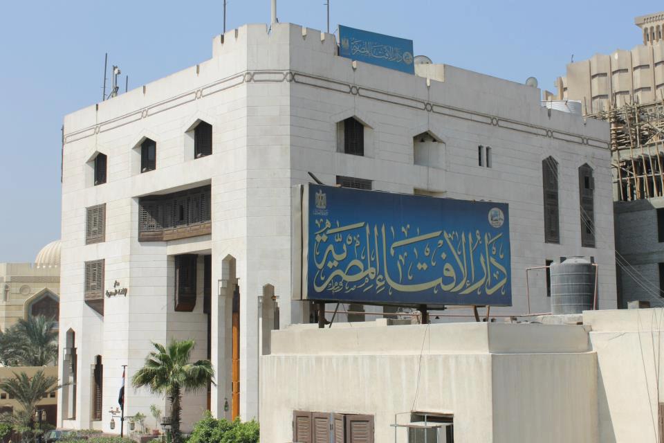 هل المسح على الشراب مع الشك في الطهارة يُبطل الصلاة؟.. الإفتاء توضح