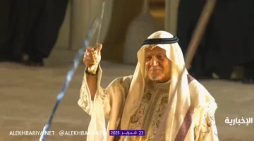 شاهد.. الأمير تركي الفيصل يؤدي العرضة احتفالا ب “يوم التأسيس”