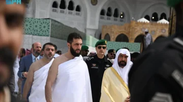 شاهد: صور جديدة للرئيس السوري أحمد الشرع يؤدي مناسك العمرة