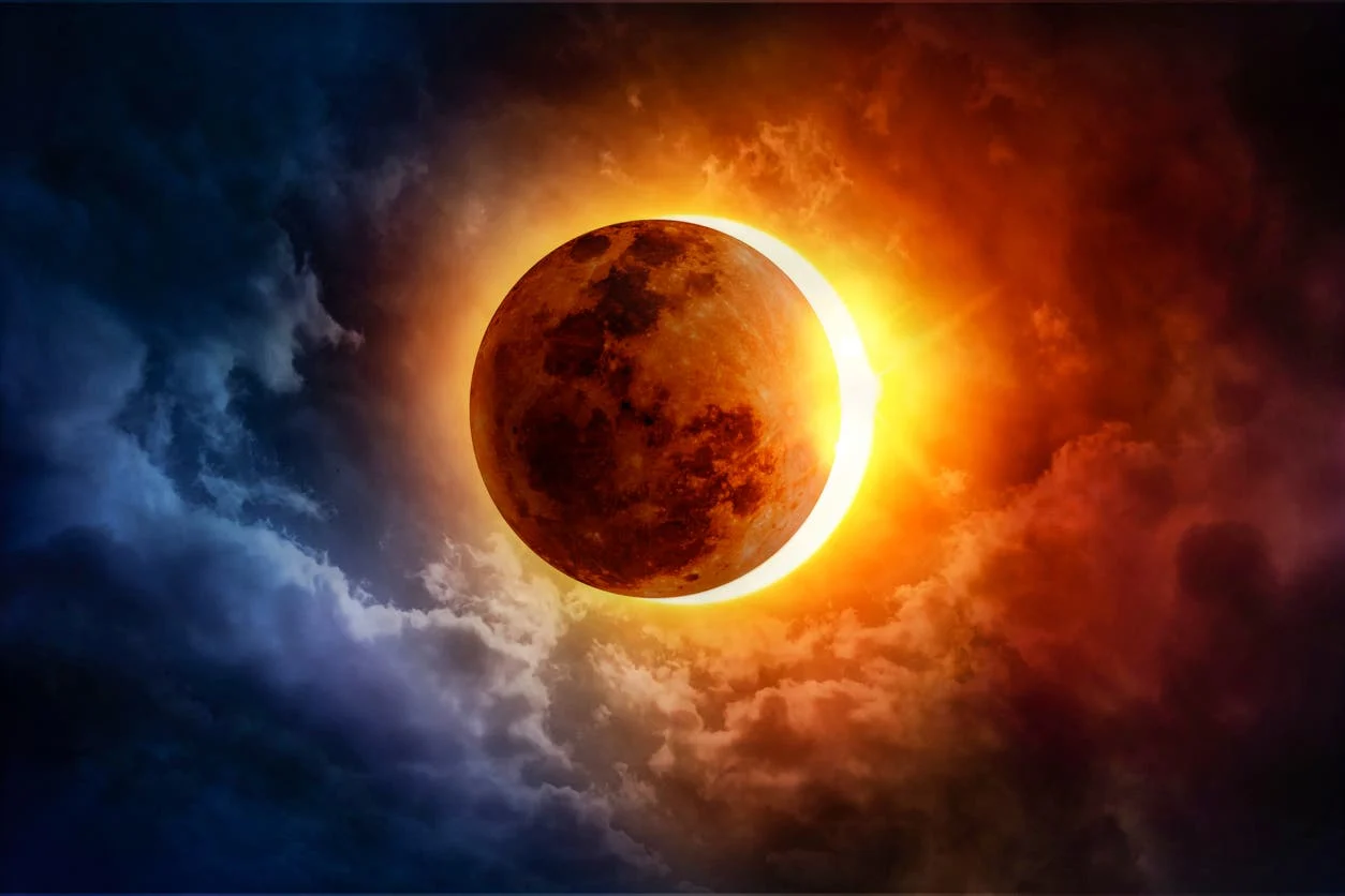 ظلام يستمر أكثر من 6 دقائق.. مصر تشهد كسوف كلي للشمس فى حدث فلكى نادر وهذا موعده