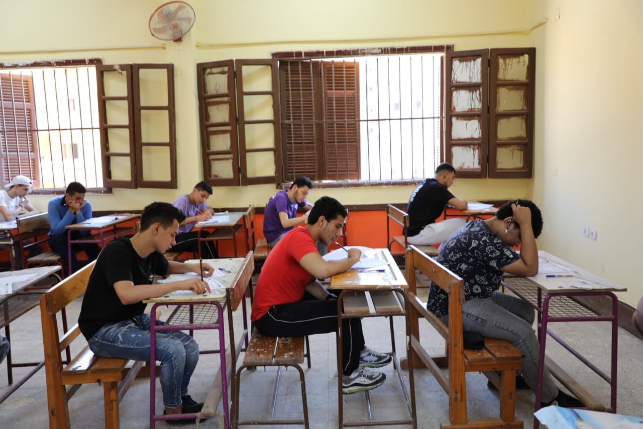 مواعيد امتحانات صفوف النقل والجامعات للفصل الدراسي الثاني 2026