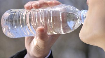 اعتقاد خاطئ.. الصحة تكشف عن خديعة مياه السحور
