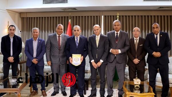 محافظ الاسماعيلية نبيل حسب الله يستقبل لجنة ادارة النادي الاسماعيلي بمكتبه