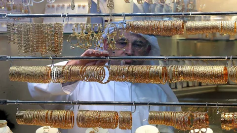 📉 هبوط مفاجئ يضرب الذهب عربيًا.. أسعار الذهب في الكويت تسجل تراجعًا ملحوظًا اليوم