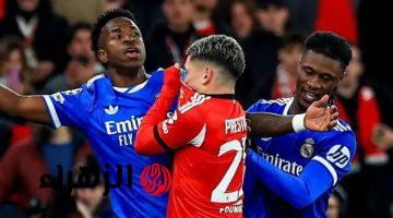 إنفانتينو يتوعد بطرد أي لاعب يغطي فمه لإخفاء إساءات عنصرية بالملاعب