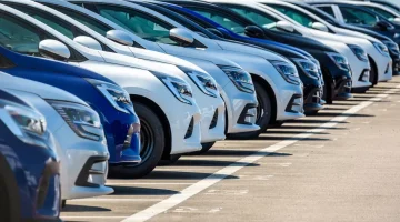 بعد كثرة الشكاوي.. رئيس رابطة التجار يكشف حقيقة بيع سيارات جديدة بعيوب تصنيع