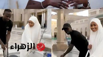 ساديو ماني وزوجته يشاركان في تنظيف المسجد النبوي تطوعا في رمضان