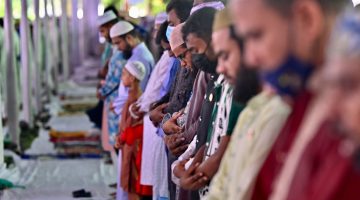 حكم الجمع بين صلاة العيد والجمعة .. ماذا يفعل المسلم إذا اجتمعت الصلاتان في يوم واحد؟