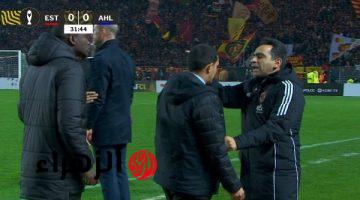 عادل مصطفى يشتبك مع مراقب مباراة الأهلي والترجي بعد إنذار هاني