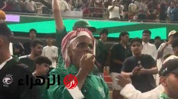 عاطي الموركي يهتف لمنتخب مصر بملعب الإنماء عقب فوزه على السعودية رباعية