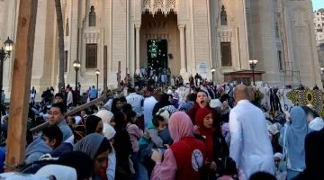 مسجد المرسي أبو العباس بالإسكندرية يشهد إقبال المصلين في عيد الفطر