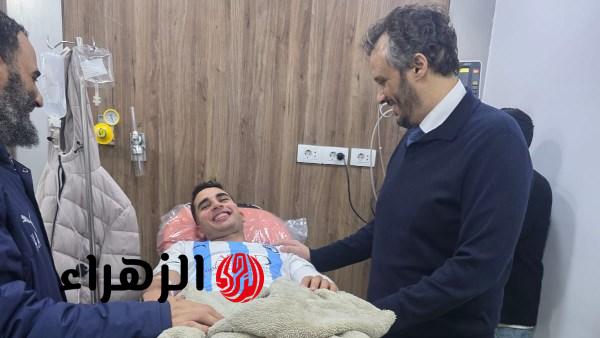 ممدوح عيد يطمئن على محمد حمدي بعد بلع لسانه بمباراة بتروجت