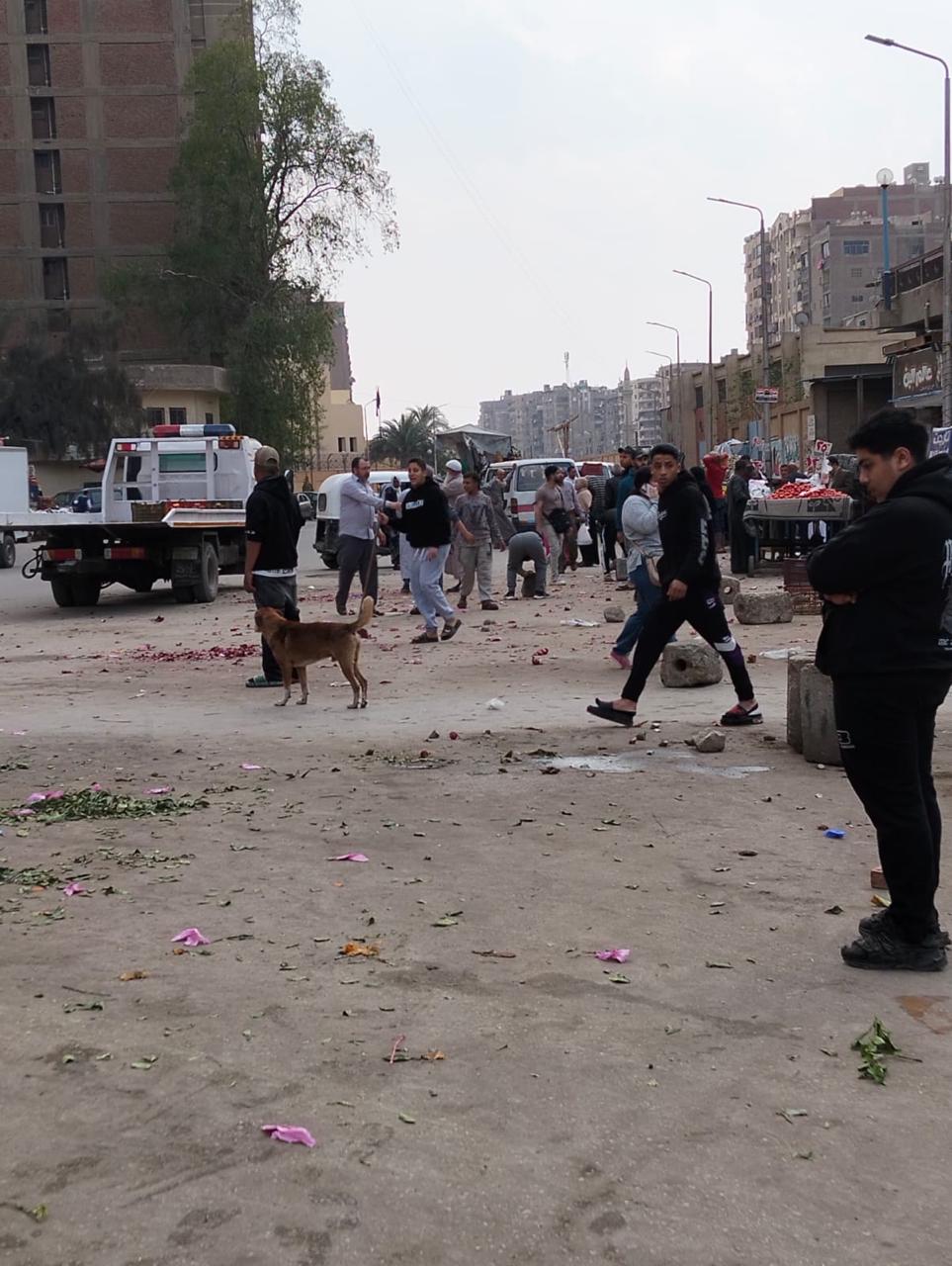 حي عين شمس ينفذ حملات لإخلاء الشوارع من الباعة الجائلين| صور 6 1775589488 330 حي عين شمس ينفذ حملات لإخلاء الشوارع من الباعة الجائلين