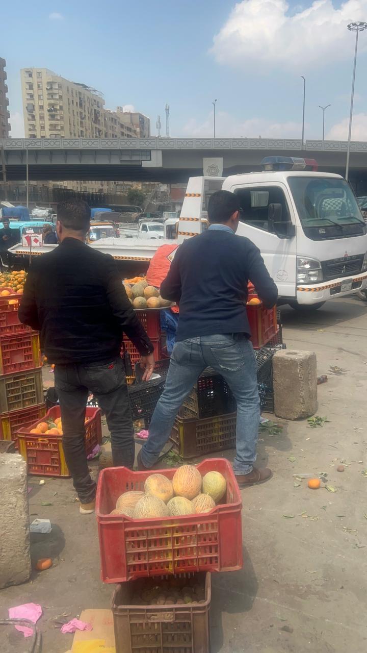 حي عين شمس ينفذ حملات لإخلاء الشوارع من الباعة الجائلين| صور 14 1775589489 337 حي عين شمس ينفذ حملات لإخلاء الشوارع من الباعة الجائلين