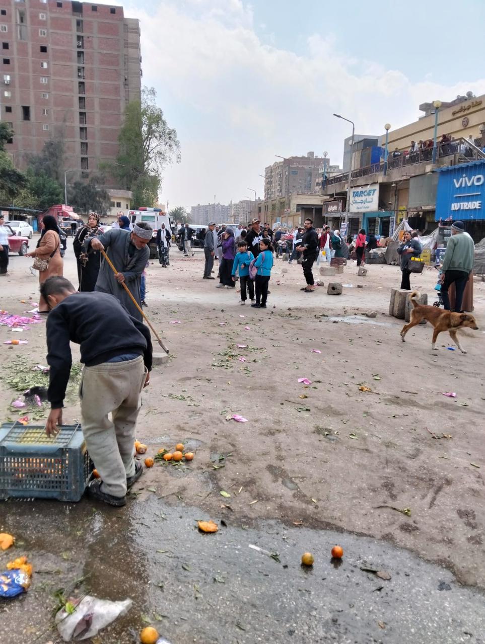 حي عين شمس ينفذ حملات لإخلاء الشوارع من الباعة الجائلين| صور 7 1775589489 992 حي عين شمس ينفذ حملات لإخلاء الشوارع من الباعة الجائلين