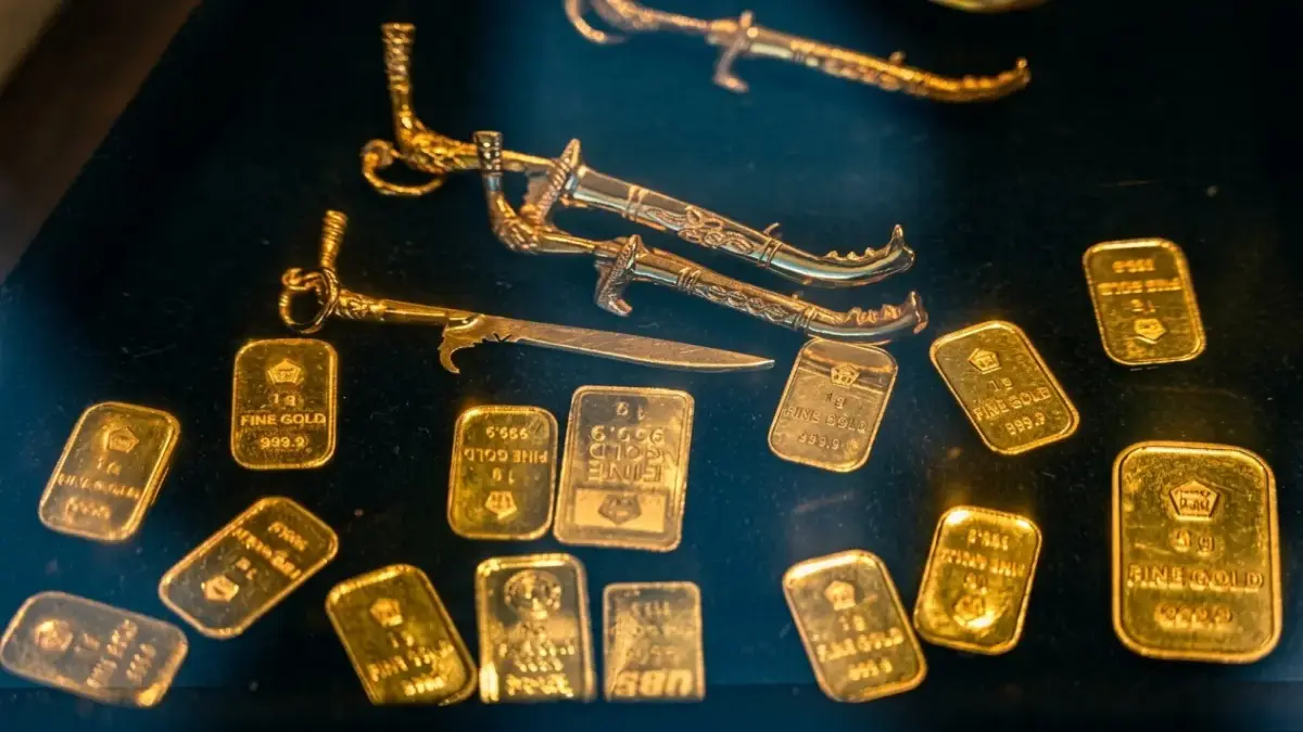 انهيار أسعار الذهب اليوم في مصر: عيار 21 يسجل 7030 جنيهًا
