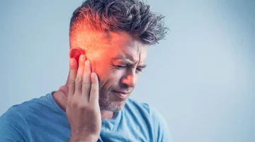 احذر.. 8 علامات تحذيرية لالتهاب الأذن لا تتجاهلها أبدًا