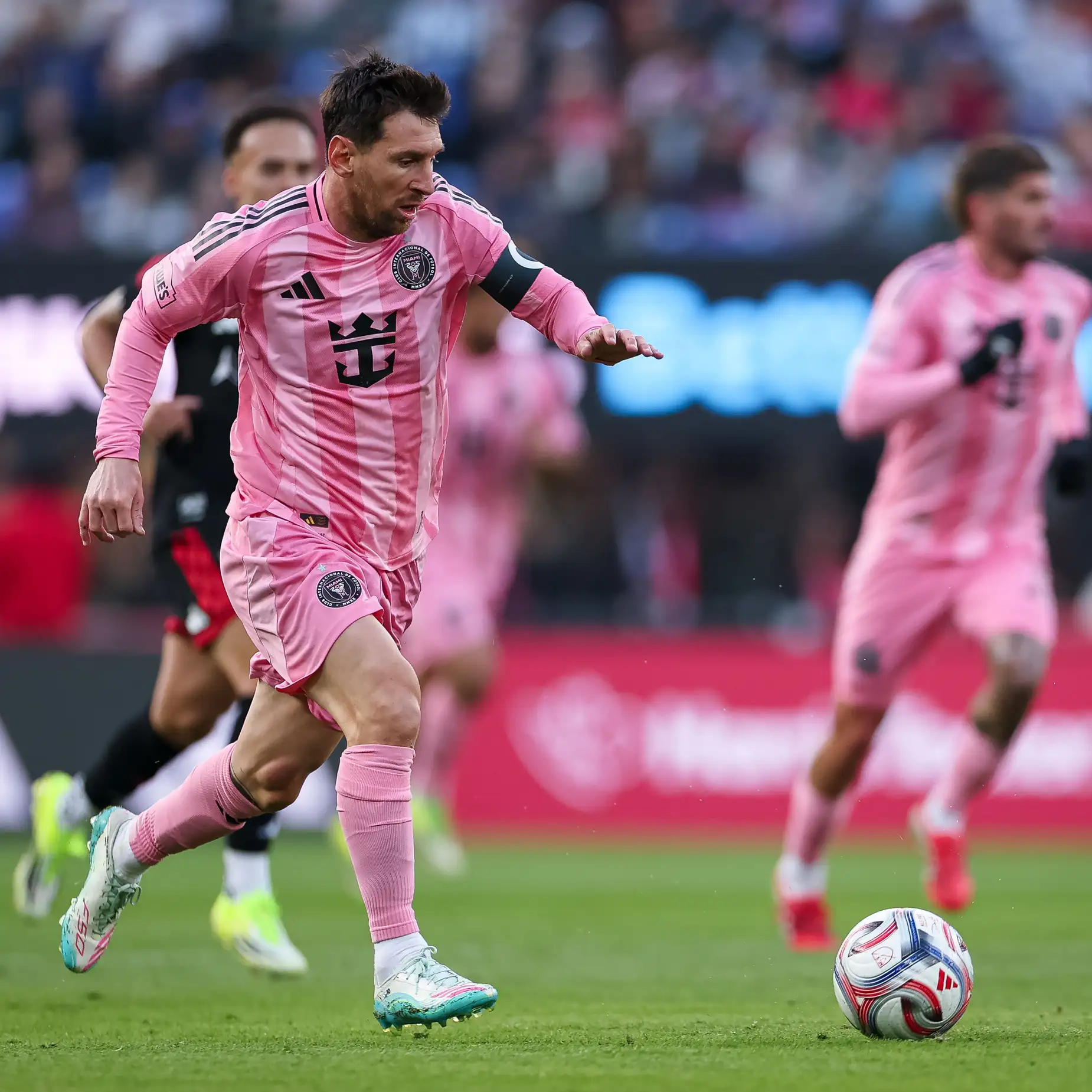 Inter Miami vs New England.. أيـن يمكننـي مشـاهدة مباراة انتر ميامي ونيو انجلاند ومواجهة قوية في الدوري الأمريكي 2026 عبر الانترنت
