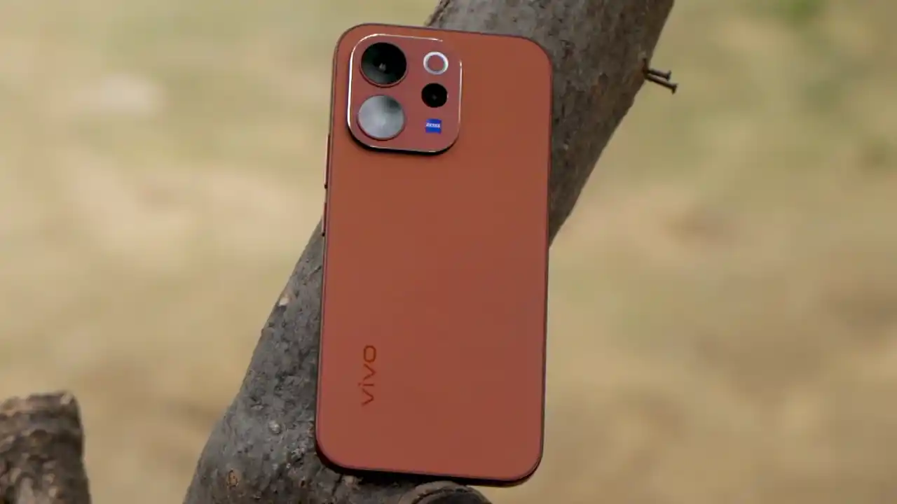“أكبـر منافس في السـوق” هاتف vivo V70 FE بمعالج قوي وذاكرة 12 جيجا.. مواصفات مبتكرة وسعر خيـالي هتكسر الدنيا