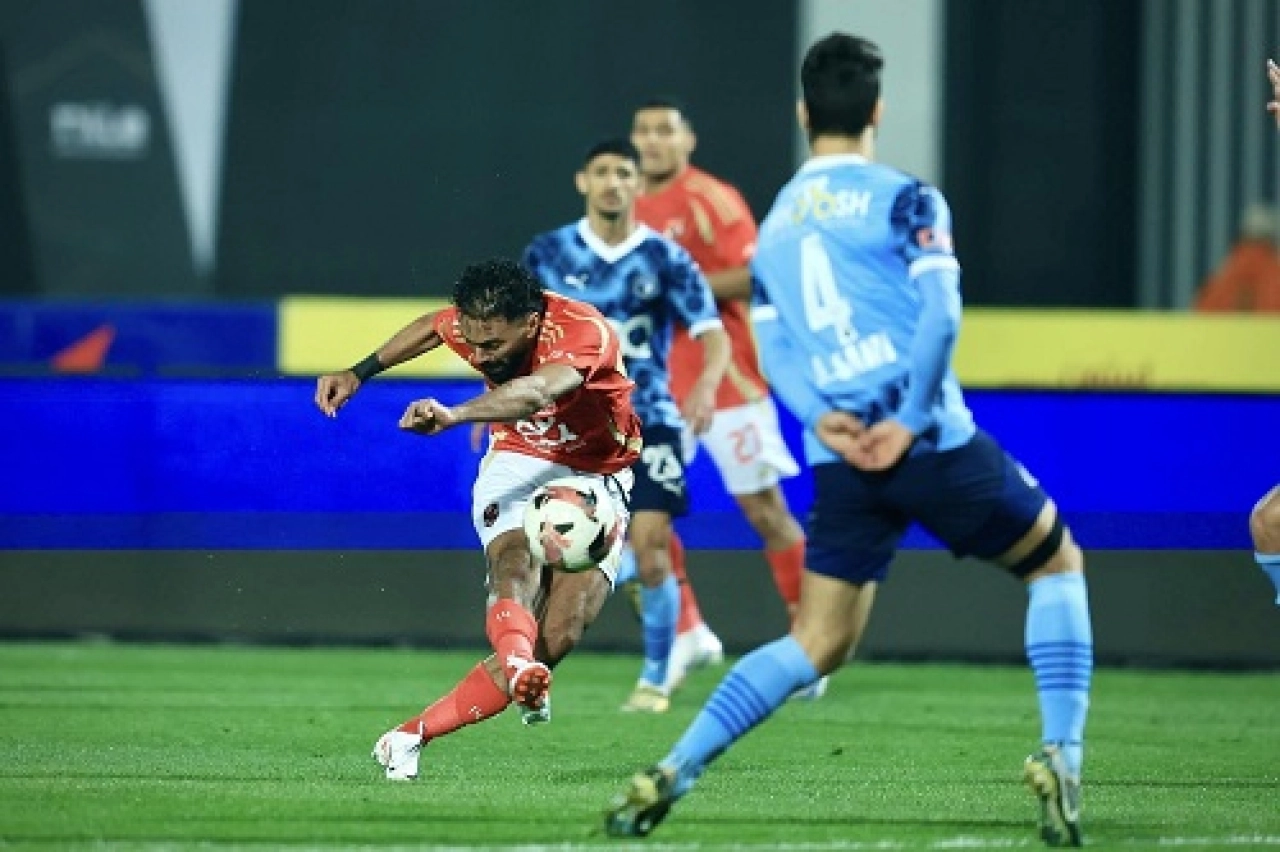 ماتش Al Ahly vs Pyramids.. القنوات المجانية الناقلة لمباراة الاهلي وبيراميدز في الدوري المصري بجودة عالية.. قمة مشتعله