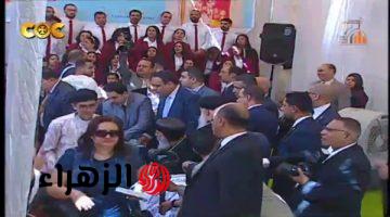 البابا تواضروس يستقبل أبناء الكنيسة بالكاتدرائية بالعباسية ويهنئهم بعيد القيامة المجيد