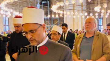 الملك أحمد فؤاد الثاني يؤدي صلاة الجمعة في مسجد محمد علي بالقلعة
