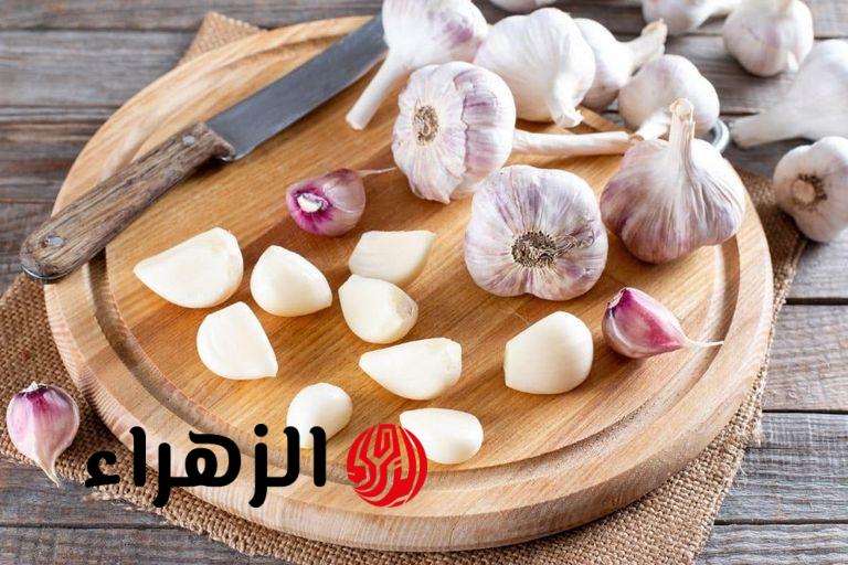 “مش هيبوظ منك تاني”.. طريقة تخزين الثوم في الفريزر لمدة سنة بدون ما يغير طعمه أو ريحته