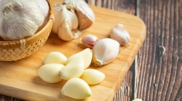 ماذا يحدث لجسمك عند تناول فص ثوم يوميًا؟