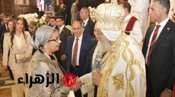 رئيسة المجلس القومي للمرأة تشهد قداس عيد القيامة المجيد بالكاتدرائية المرقسية وتهنئ البابا تواضروس