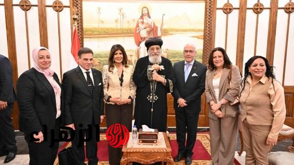 قداسة البابا يستقبل وفد جمعية أصدقاء متحف الحضارة لتهنئته بعيد القيامة