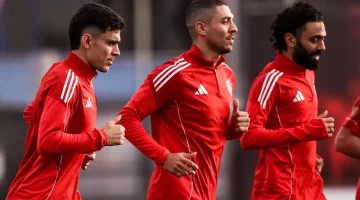توروب في ورطة.. نجم الأهلي يغيب عن مباراة بيراميدز المقبلة في الدوري المصري