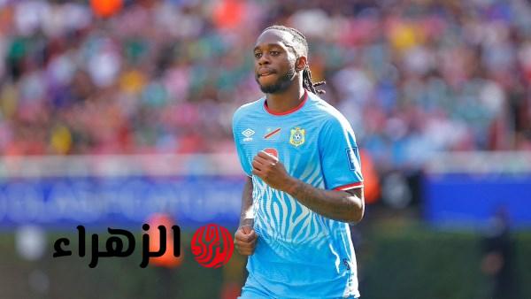 وست هام يقاضي فيفا ويطلب تعويضا ماليا بسبب غياب آرون وان بيساكا